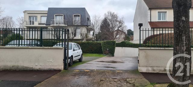 Parking à louer ST MAUR DES FOSSES