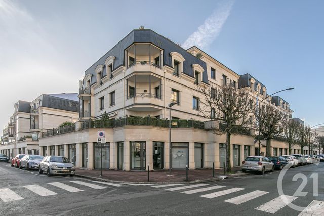  - LA VARENNE ST HILAIRE - 
