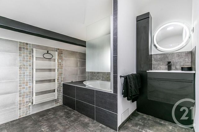 maison à vendre - 9 pièces - 214.27 m2 - CHENNEVIERES SUR MARNE - 94 - ILE-DE-FRANCE - Century 21 Immo Bac