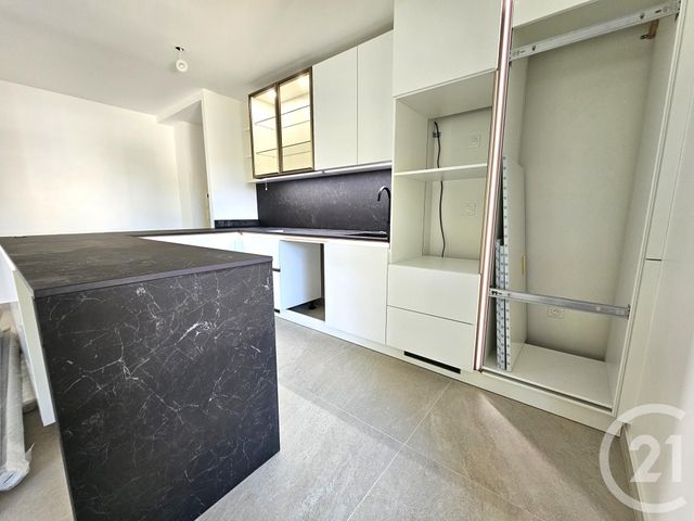 Afficher la photo en grand Appartement F3 à vendre - 3 pièces - 81.02 m2 - ST MAUR DES FOSSES - 94 - ILE-DE-FRANCE - Century 21 Immo Bac