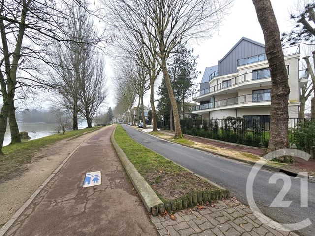 Afficher la photo en grand Appartement F3 à vendre - 3 pièces - 81.02 m2 - ST MAUR DES FOSSES - 94 - ILE-DE-FRANCE - Century 21 Immo Bac