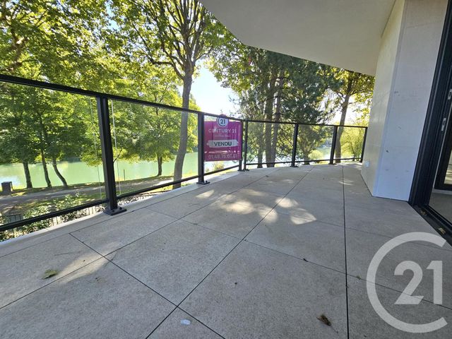 Afficher la photo en grand Appartement F3 à vendre - 3 pièces - 81.02 m2 - ST MAUR DES FOSSES - 94 - ILE-DE-FRANCE - Century 21 Immo Bac