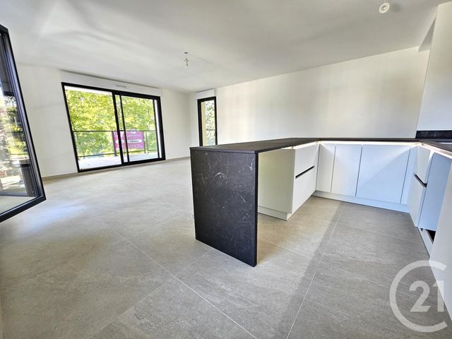Afficher la photo en grand Appartement F3 à vendre - 3 pièces - 81.02 m2 - ST MAUR DES FOSSES - 94 - ILE-DE-FRANCE - Century 21 Immo Bac