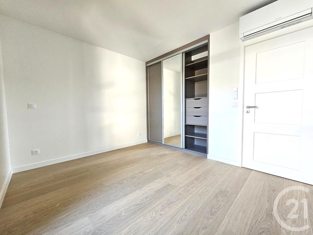 Afficher la photo en grand Appartement F3 à vendre - 3 pièces - 81.02 m2 - ST MAUR DES FOSSES - 94 - ILE-DE-FRANCE - Century 21 Immo Bac