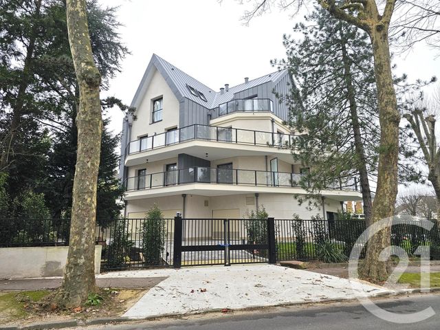  - LA VARENNE ST HILAIRE - 