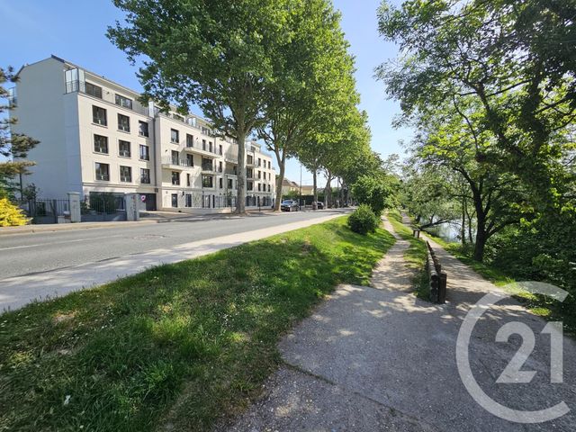 Appartement F4 à louer ST MAUR DES FOSSES