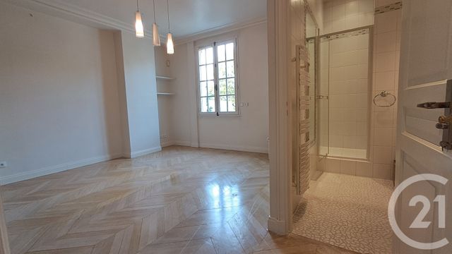 maison à vendre - 7 pièces - 274.33 m2 - ST MAUR DES FOSSES - 94 - ILE-DE-FRANCE - Century 21 Immo Bac