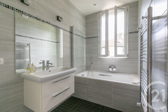 Appartement F5 à vendre - 5 pièces - 105.8 m2 - LA VARENNE ST HILAIRE - 94 - ILE-DE-FRANCE - Century 21 Immo Bac