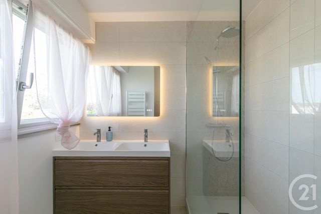 Appartement F5 à vendre - 5 pièces - 100.22 m2 - ST MAUR DES FOSSES - 94 - ILE-DE-FRANCE - Century 21 Immo Bac