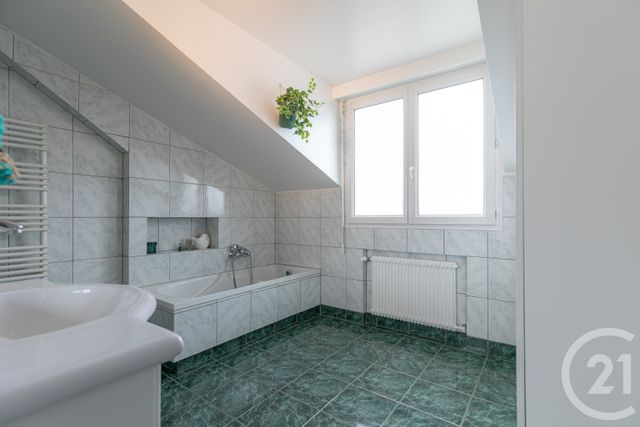 Appartement Duplex à vendre - 6 pièces - 104.63 m2 - CHENNEVIERES SUR MARNE - 94 - ILE-DE-FRANCE - Century 21 Immo Bac