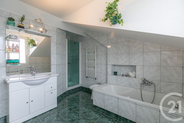 Appartement Duplex à vendre - 6 pièces - 104.63 m2 - CHENNEVIERES SUR MARNE - 94 - ILE-DE-FRANCE - Century 21 Immo Bac