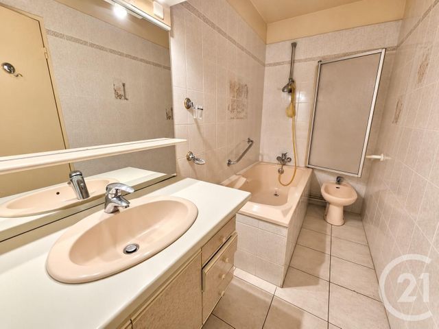Appartement F4 à vendre - 4 pièces - 75.43 m2 - ST MAUR DES FOSSES - 94 - ILE-DE-FRANCE - Century 21 Immo Bac